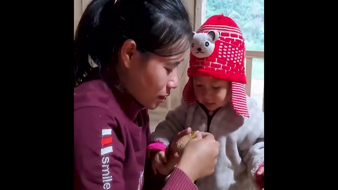 Single Mother with Baby Prepares Meals Using Wild Tubers | Single Parent