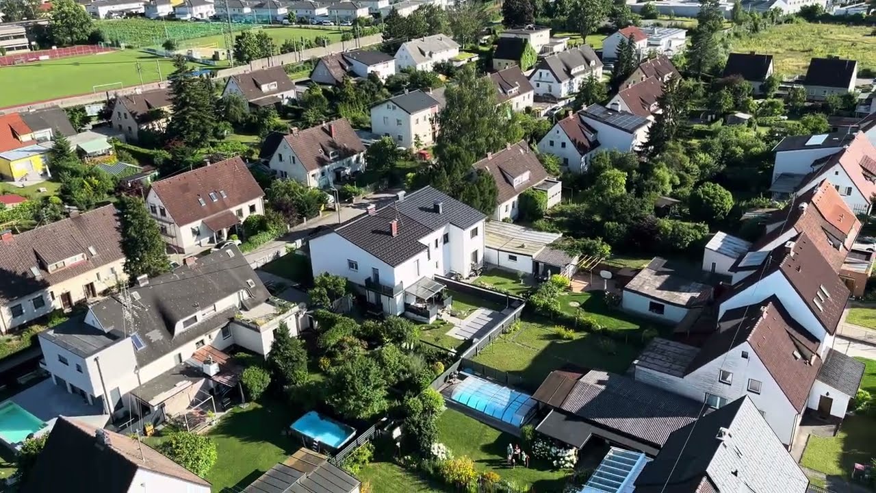 St.Martin bei Traun - Gefilmt wurde vom Kirchenturm aus (während des Pfarrfestes - 28.06.2025 18:10)