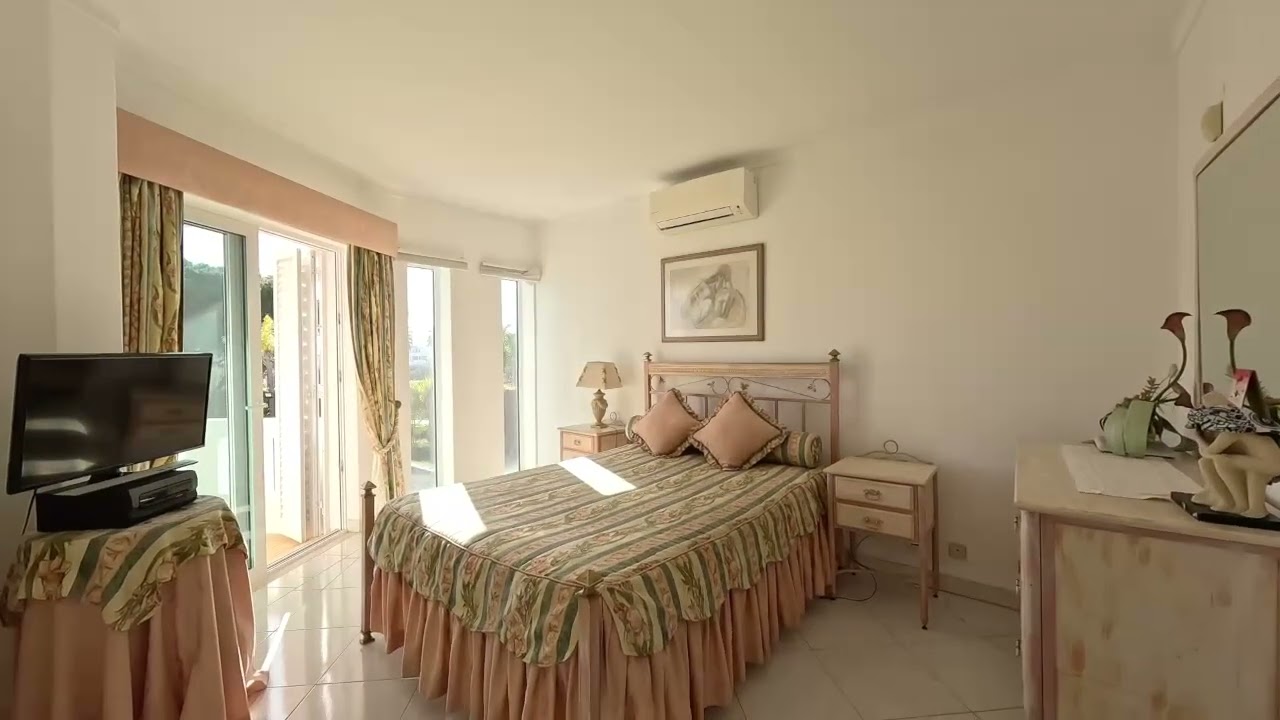 Moradia T3 em Vilamoura com Piscina Privativa e Vista Mar