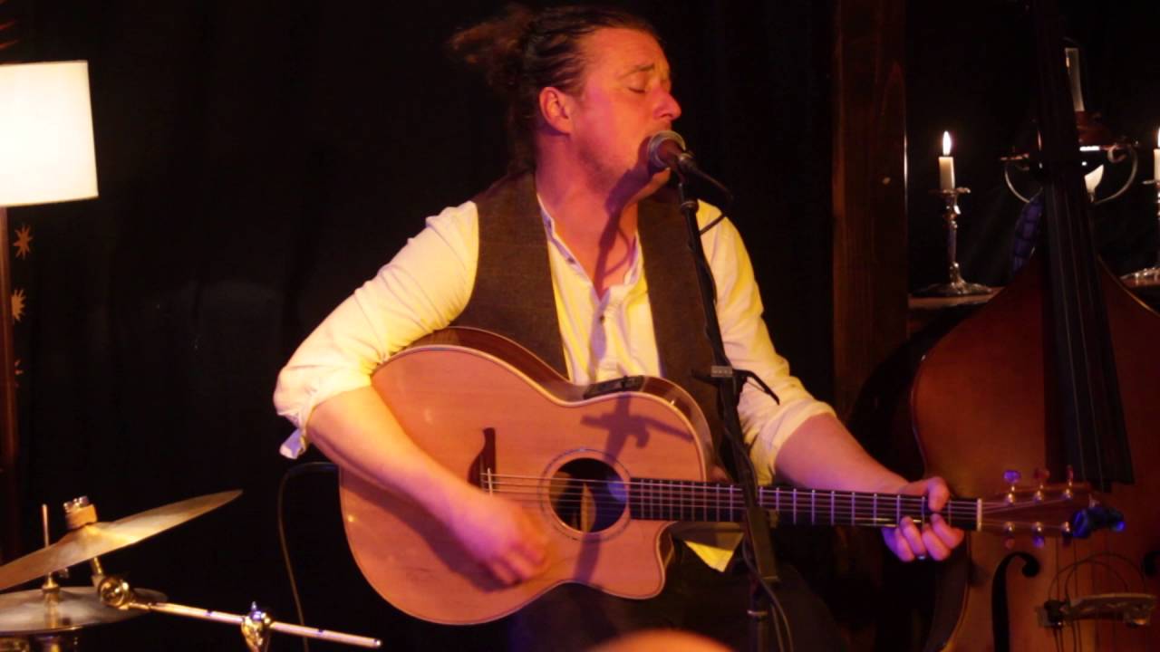 Noelie McDonnell and Band - Moving On (LIVE)