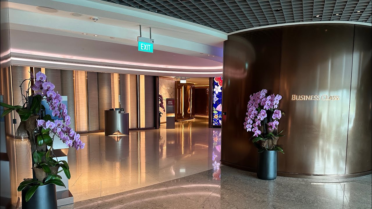 T2 or T3? BEST Singapore Business Lounge at Changi Airport (SIN) and a train ride thru the Jewel