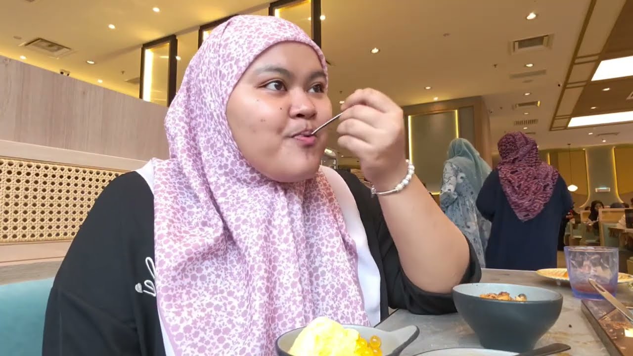 first time keluar rumahhh!!!! 😲😲🙀😽