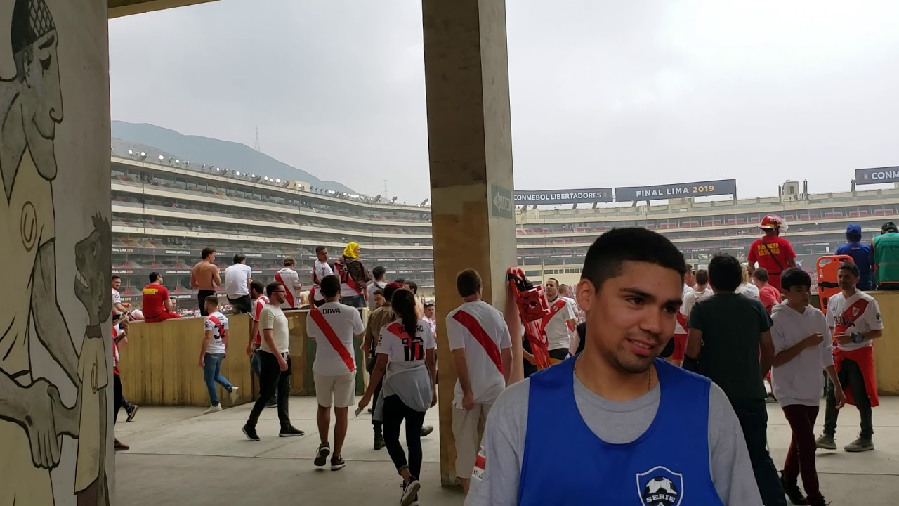Ingreso al Estadio Monumental 