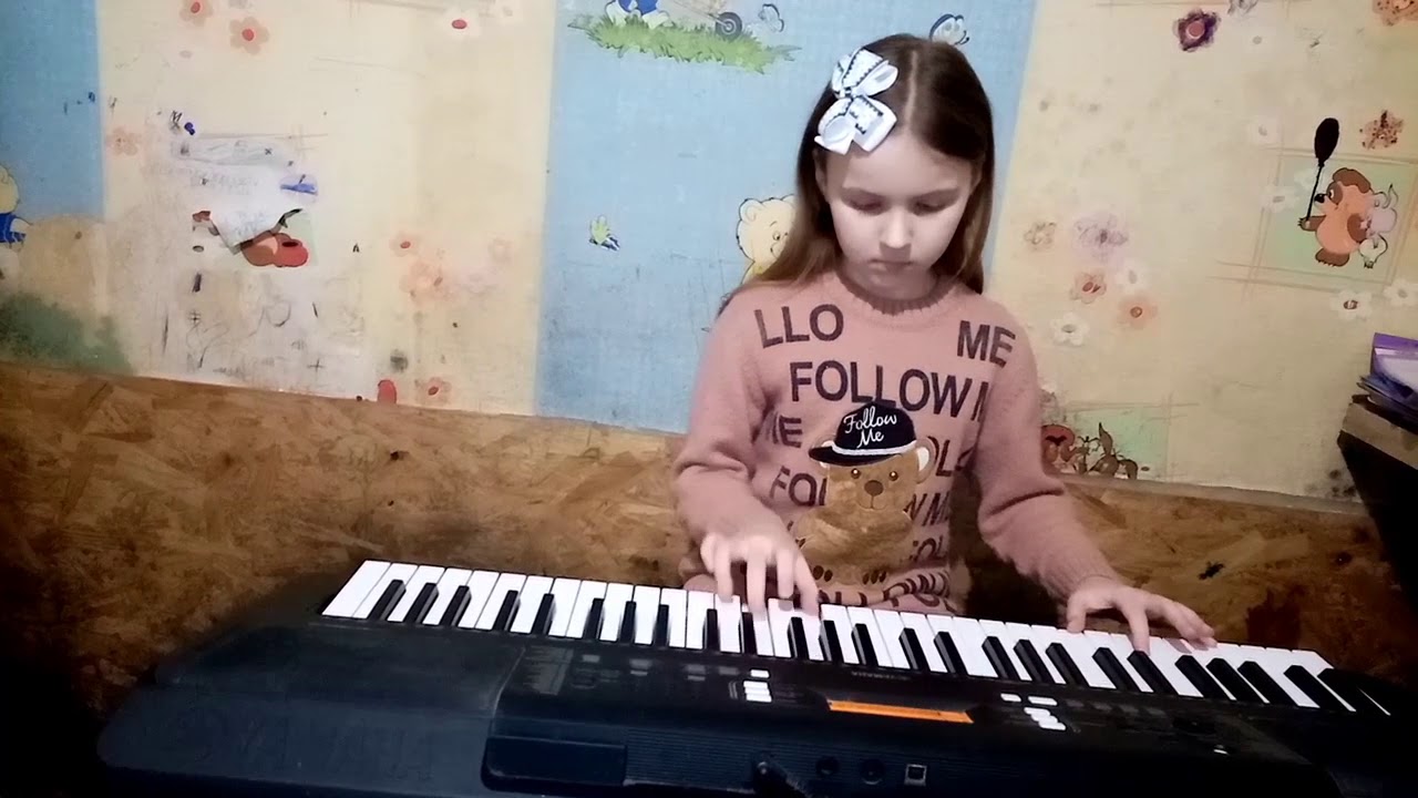 Галина на синтезаторе!