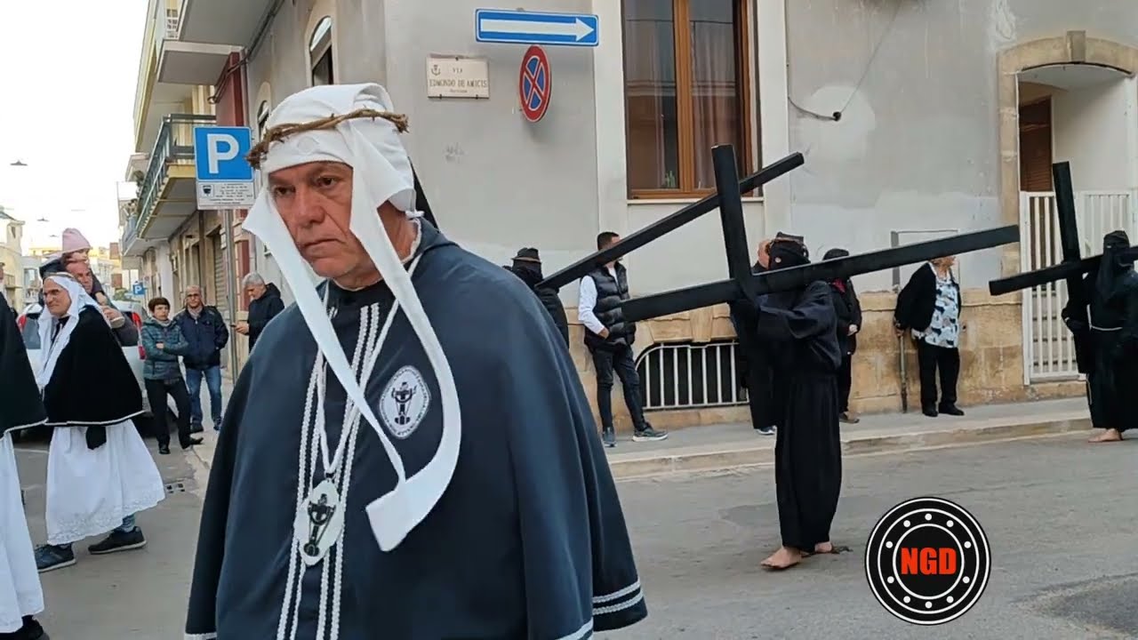 Passaggio Processione Misteri Noicattaro - 1 - Settimana Santa Nojana - 19/04/2025 - (Sabato Santo)