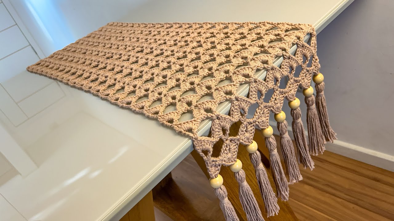Trilho de mesa de crochê com tassel / caminho de mesa lindo e fácil / trilho de mesa vende vende