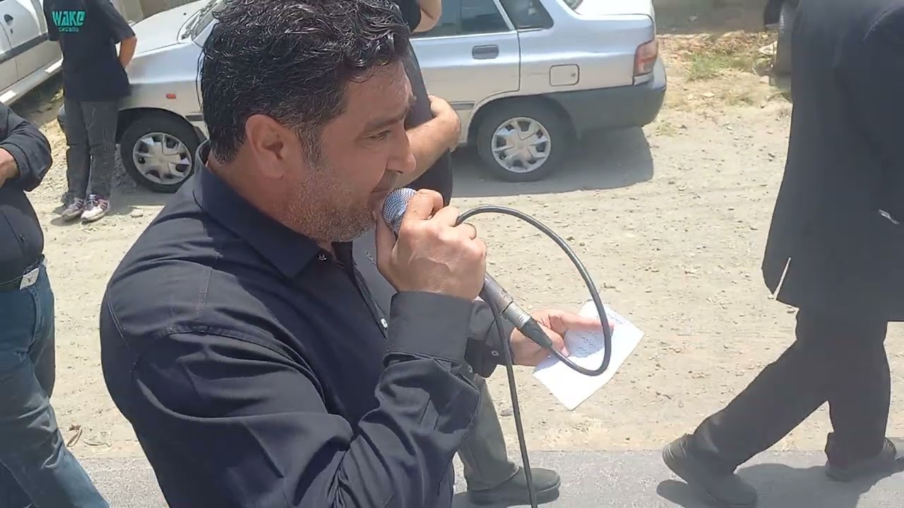 حرکت دسته عزاداری مسجد کاووسیه سال 1404عاشورای حسینی نزدیک به امام زاده حضرتین 