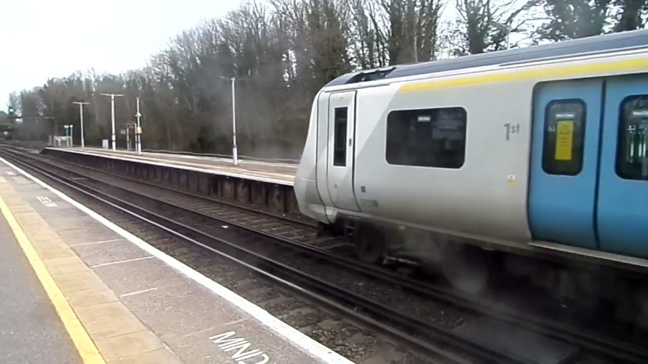 Trains at Bromley South 11/3/23