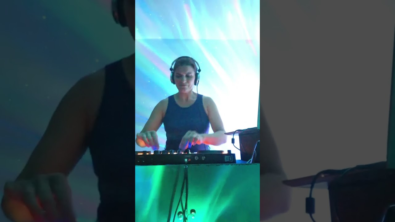 FEEL the beat!