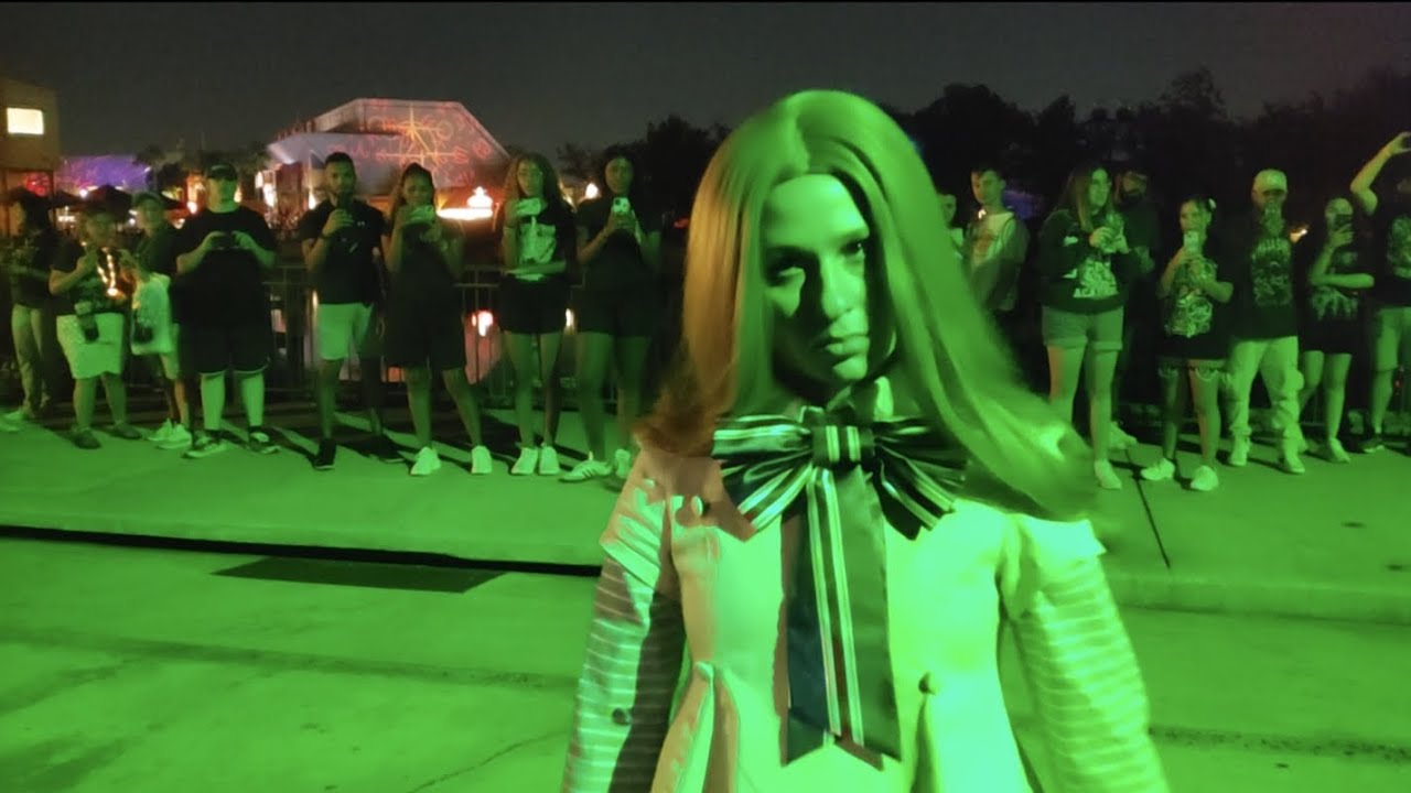 M3GAN Dance Crew - Halloween Horror Nights 32 2023 - Second Angle