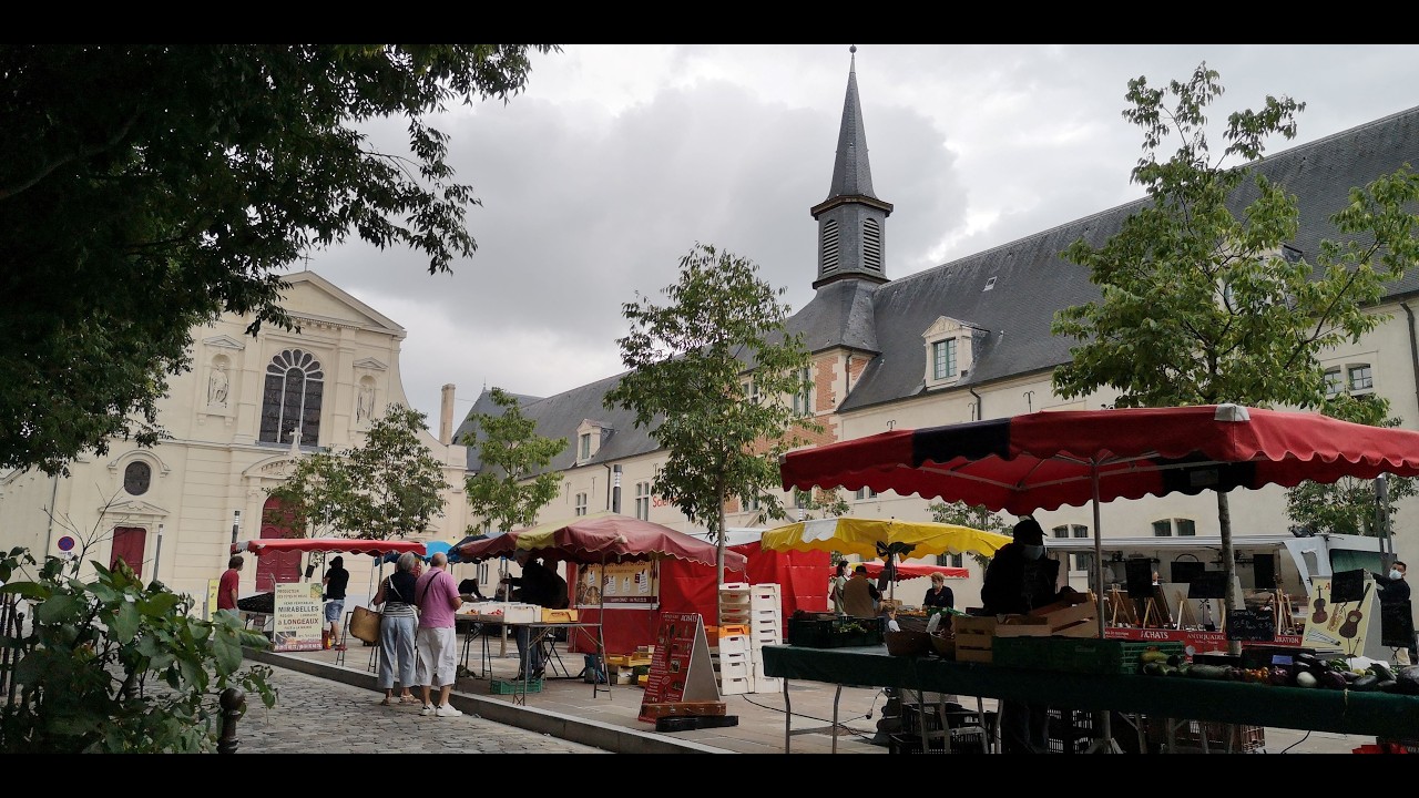 À Reims, la place Museux.
