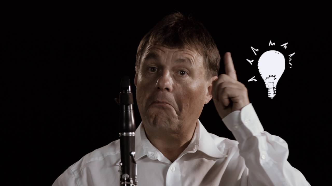 Erich Born erklärt die Klarinette