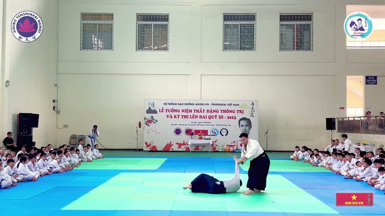 Phần biểu diễn Ân võ Kata Uchi- Tự vệ khi bị túm vai tấn công