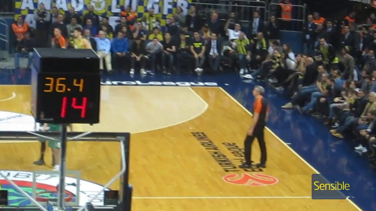 Luigi Lamonica vs Fenerbahçe Fans