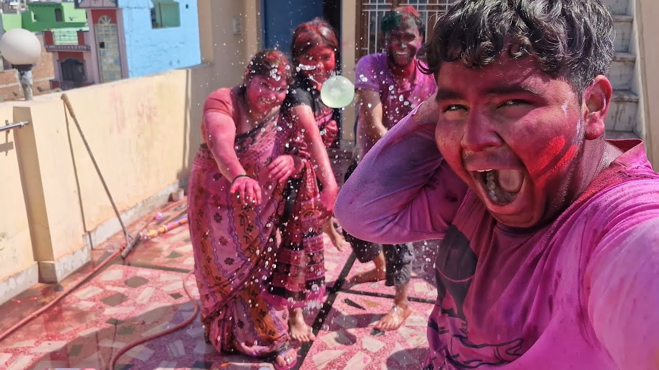 Ye kya kar dia sabne mil ker mere sath holi pr 🤡