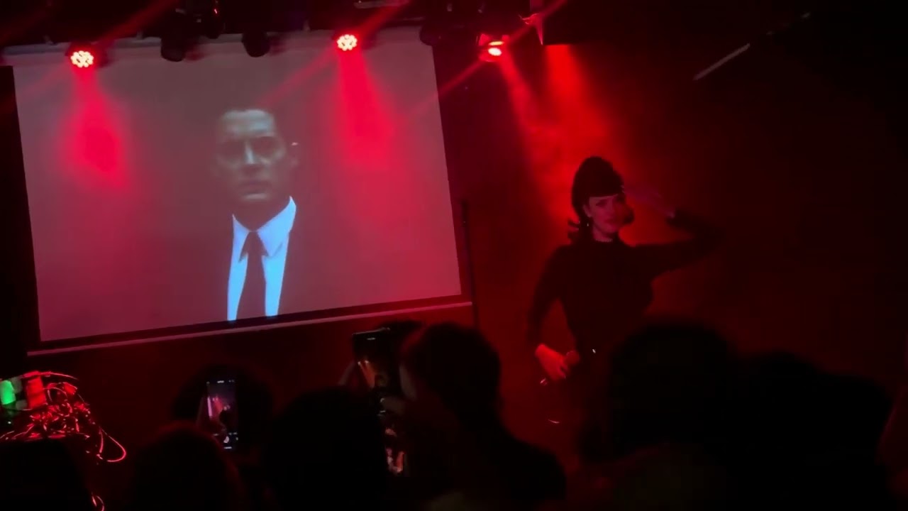 Desire and Johnny Jewel – Saturday (Live) | Concierto en directo · Barcelona  / 14/11/2025