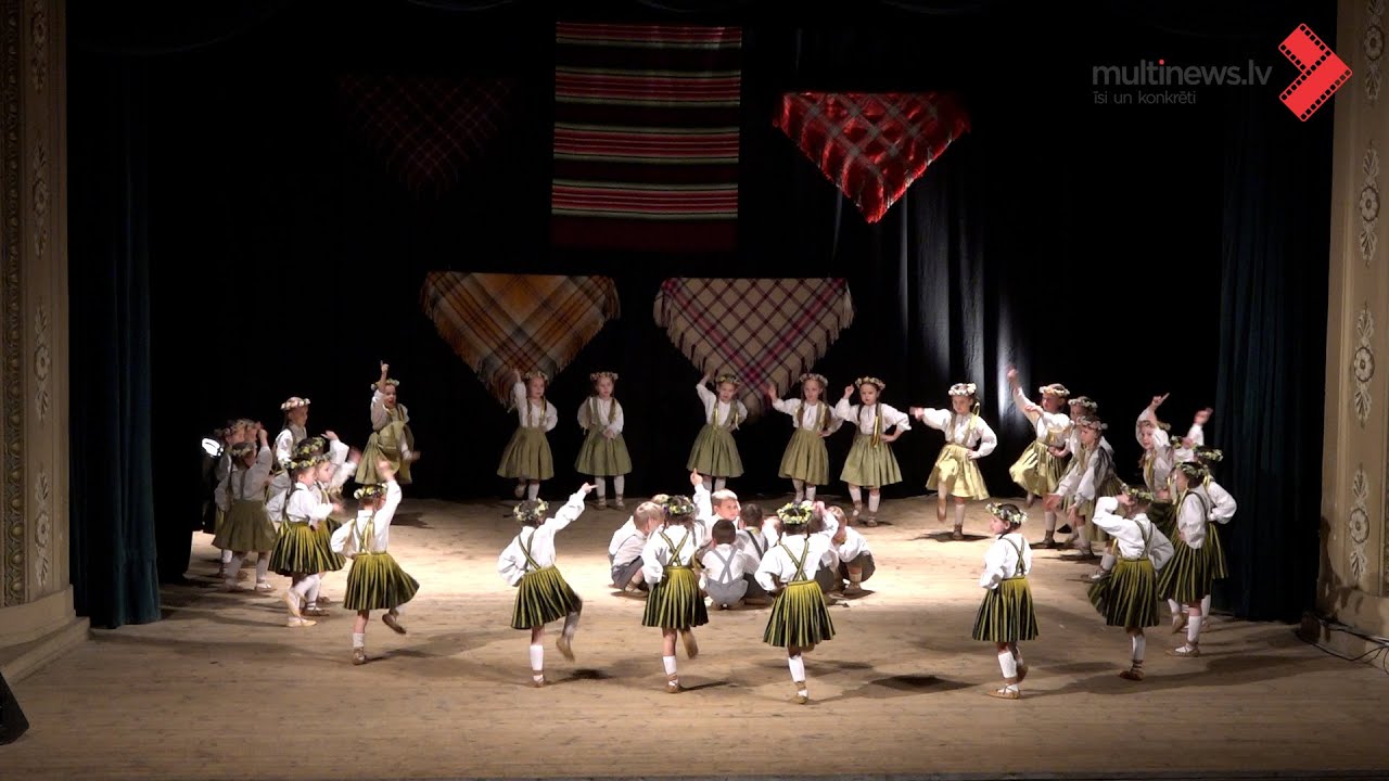 Tūdaliņš - "Adiet meitas ko adiet"