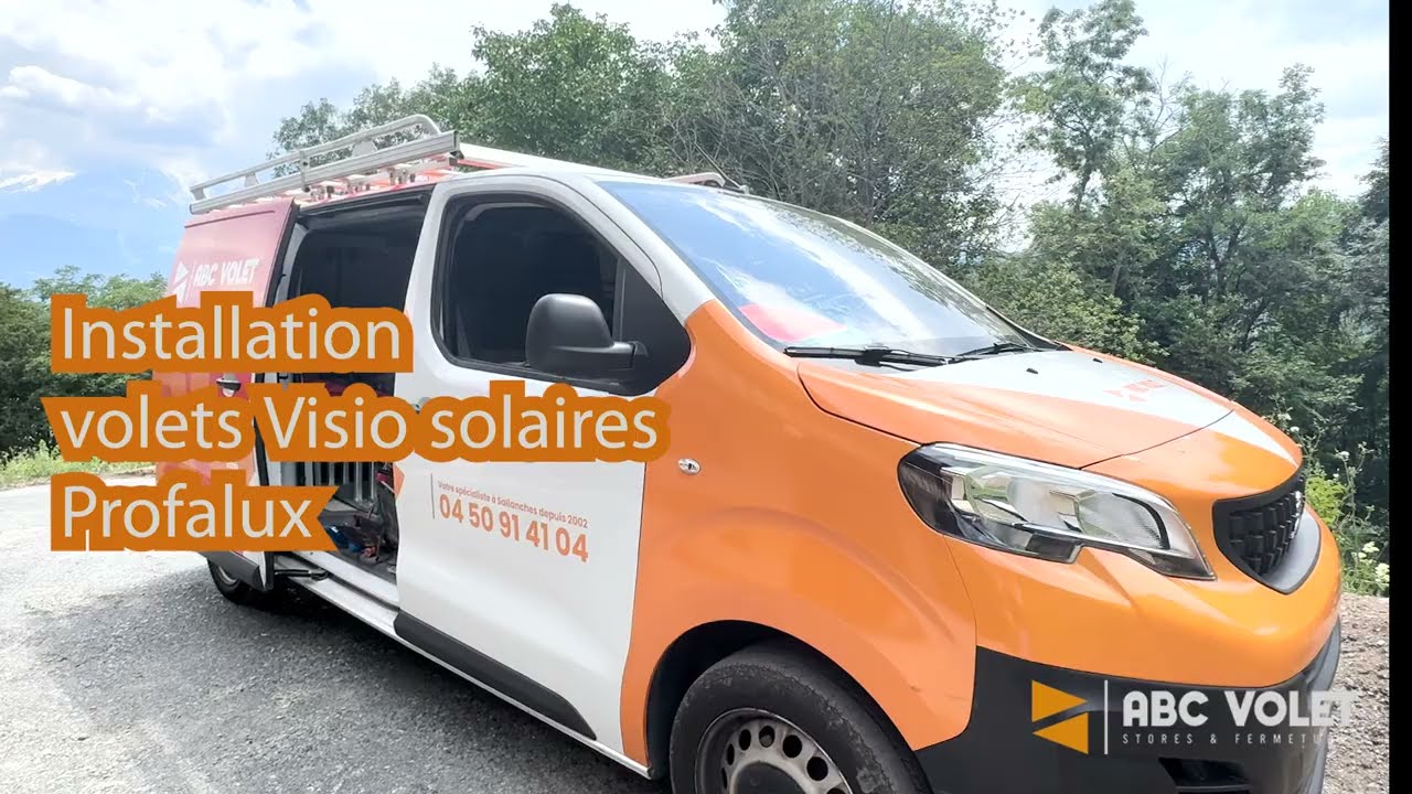 Pose de volets roulants solaires Profalux sur chalet à Sallanches – focus prise impulse