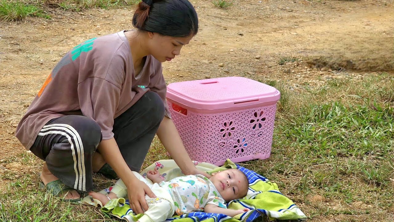 Full video: 365 days of a single mother building a bamboo house