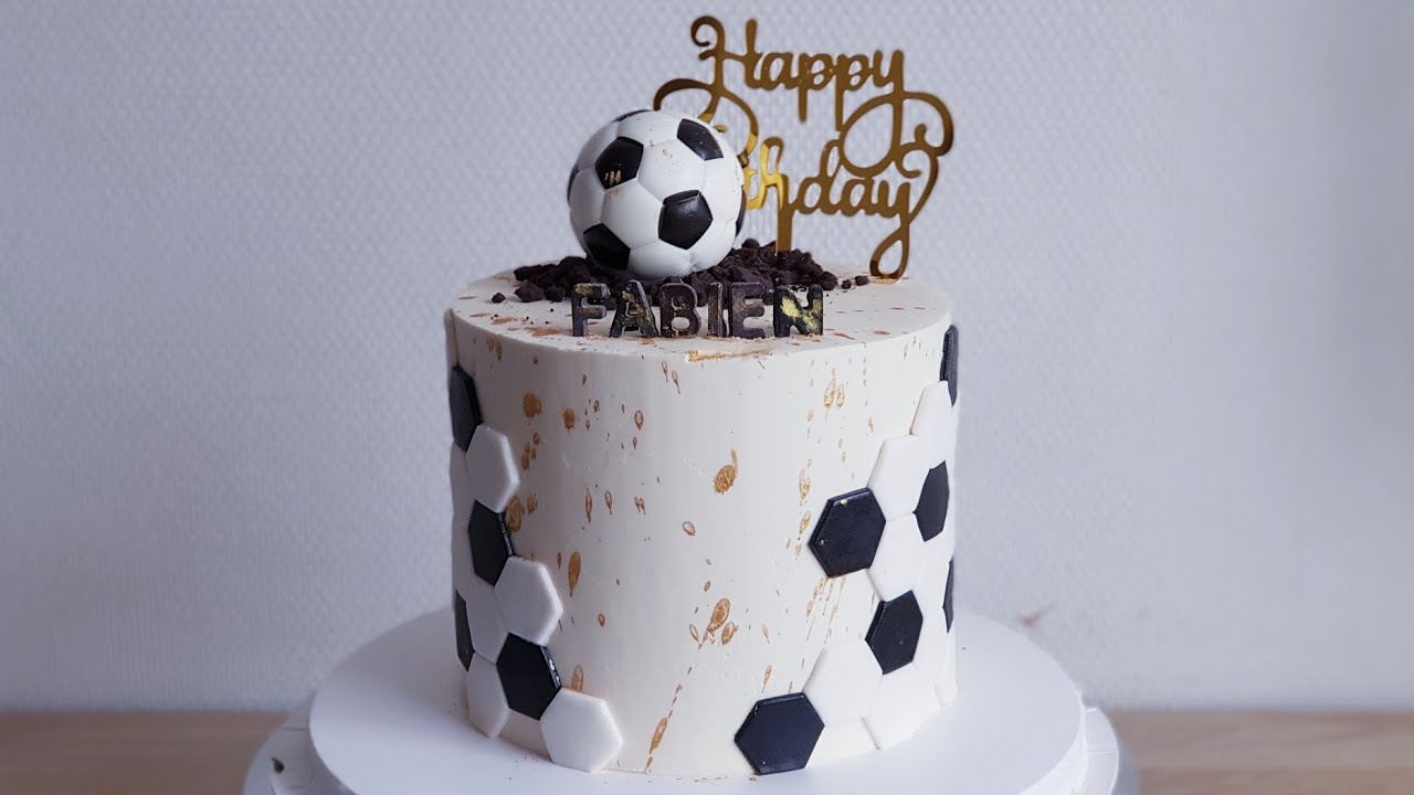 Layer cake sur le thème du football.