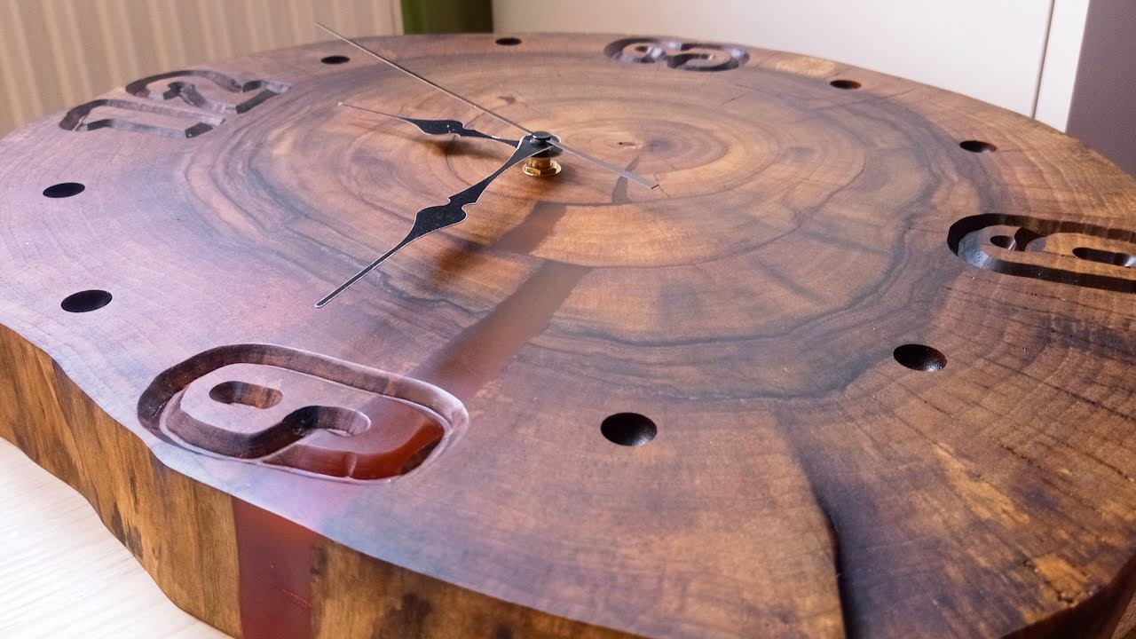 Clock with epoxy resin and wood slice Żywica epoksydowa i plaster drewna / dobre połączenie na zegar