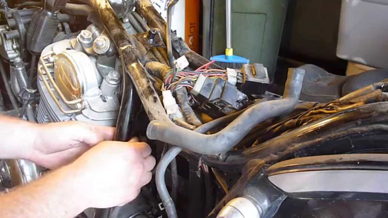 YAMAHA VIRAGO FUEL LINE REMOVAL