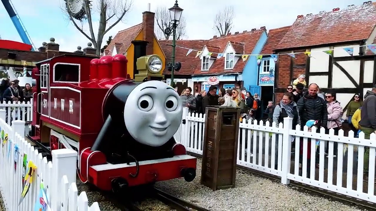 15 Years of Thomas Land at Drayton Manor! Rosie is pulling the train today!
