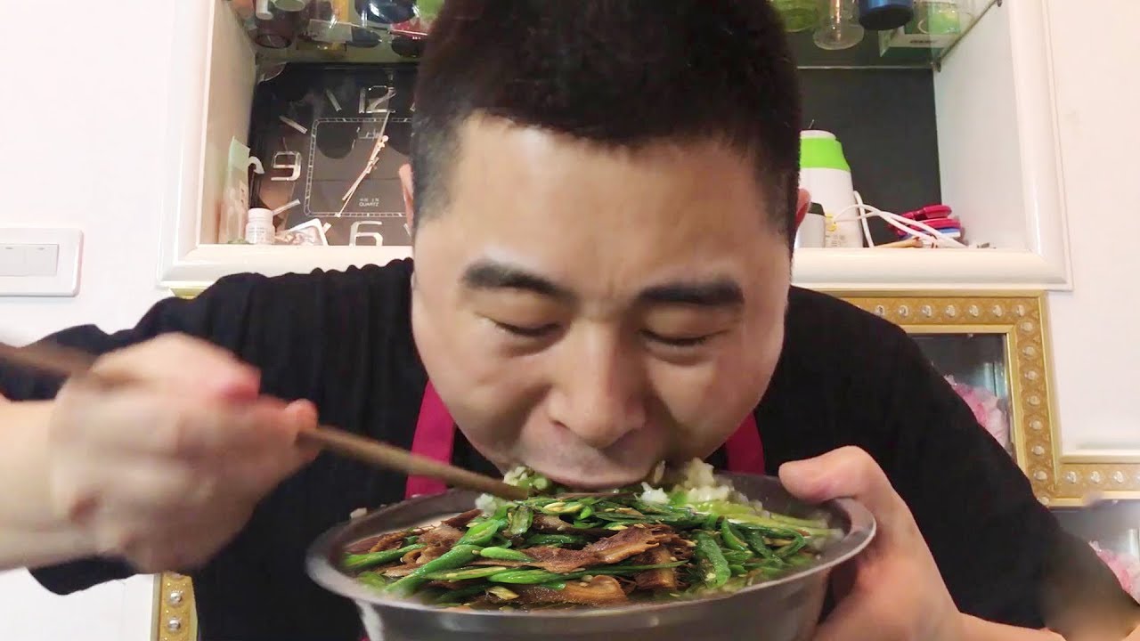 【超小厨】2斤辣椒1斤牛肚，小厨做“尖椒炒牛肚”，辣椒盖饭吃的更安逸！爽！