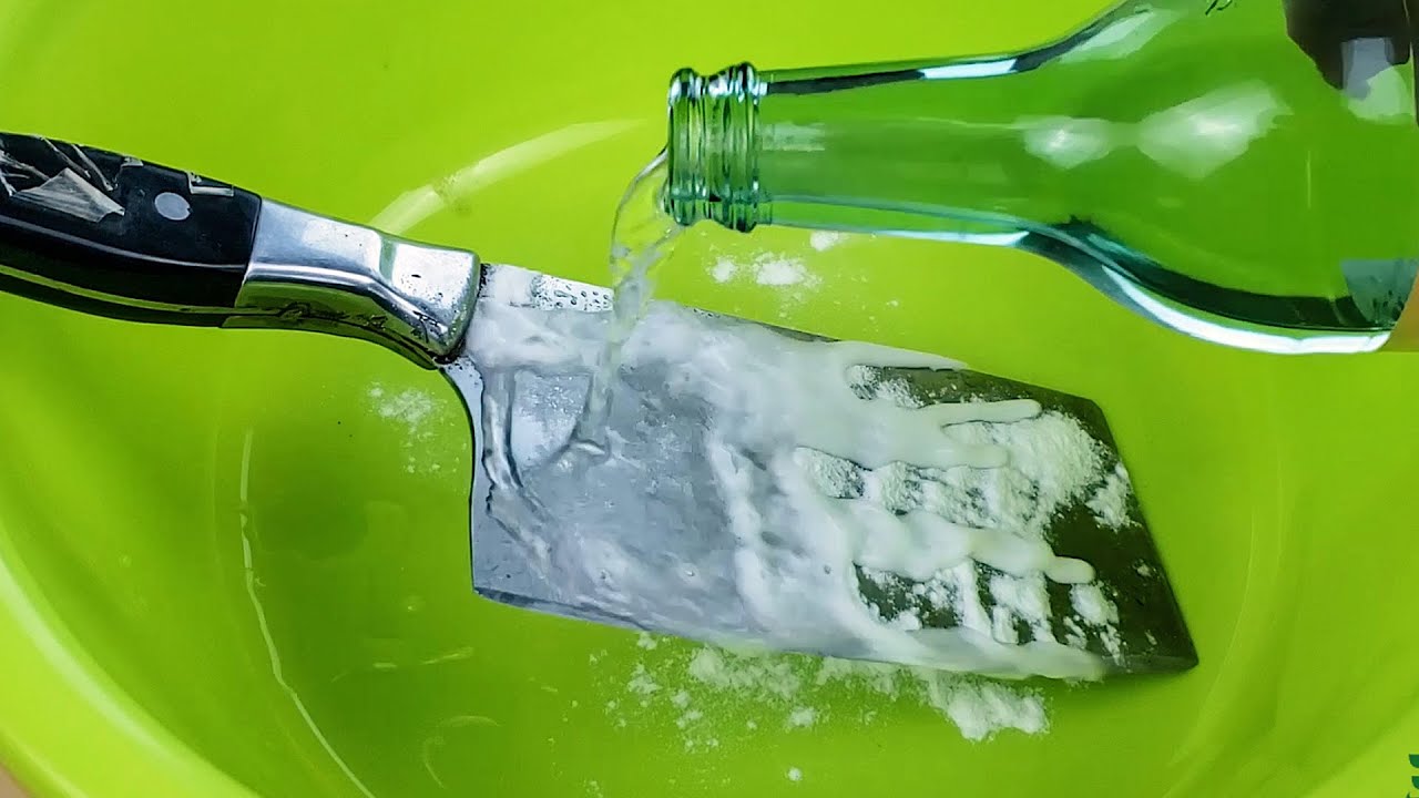 不管什么菜刀，钝了不要直接磨！用这种调料泡一泡，立马变得锋利无比