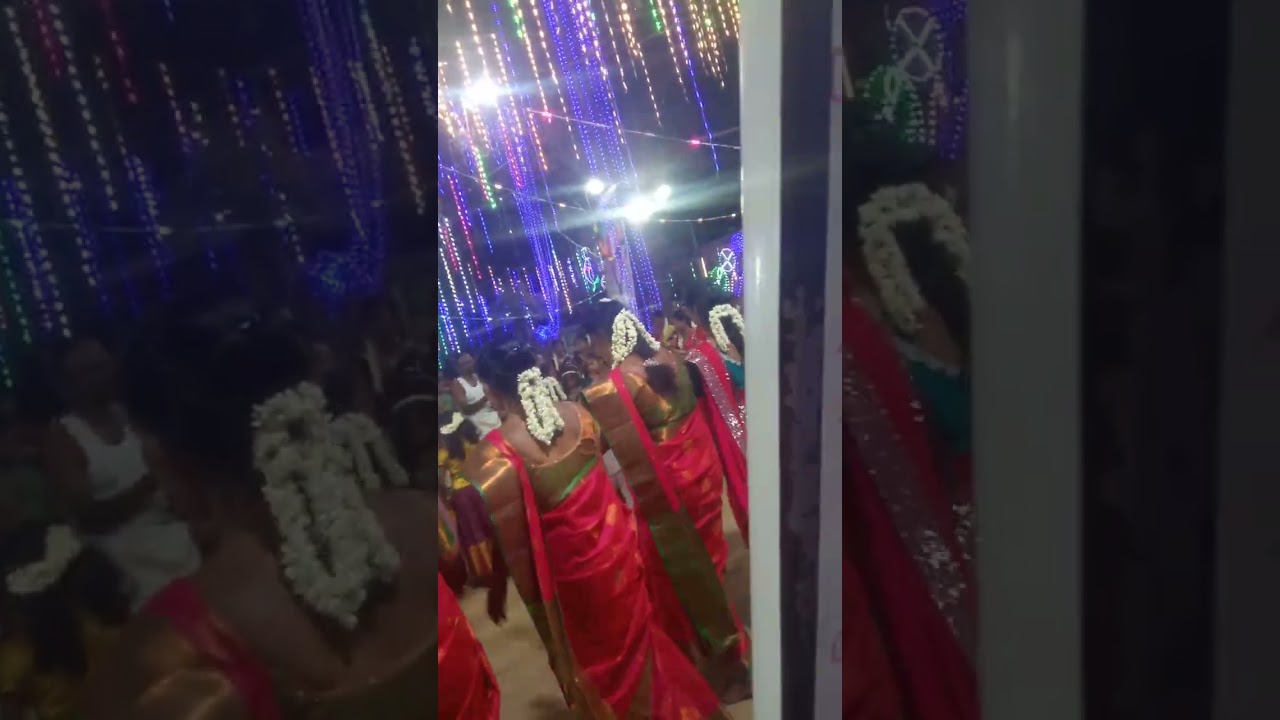 அங்கே இடிமுழங்குது கருப்பசாமி தங்கக் கலசமின்னுதுஃதெக்சணா மகாகாளிக்குடைச் சத்தம் காதை இனிமையாக்கி