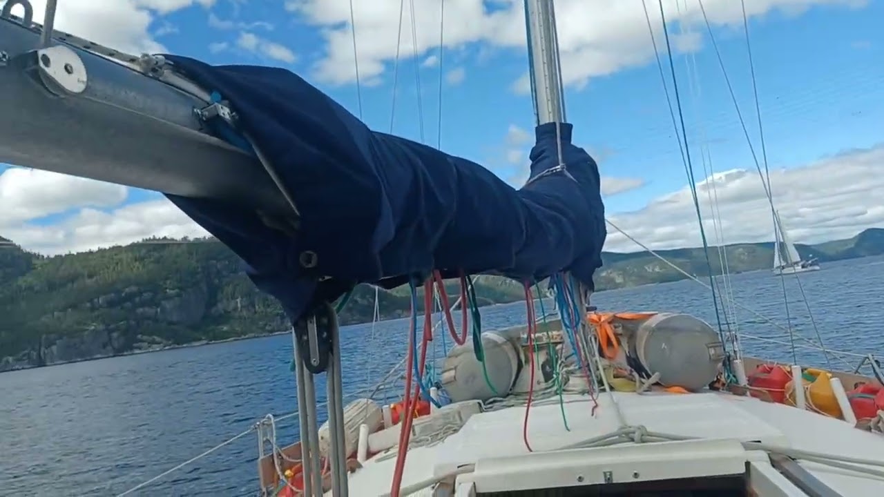 Navigation brute solo dans le fjord Saguenay