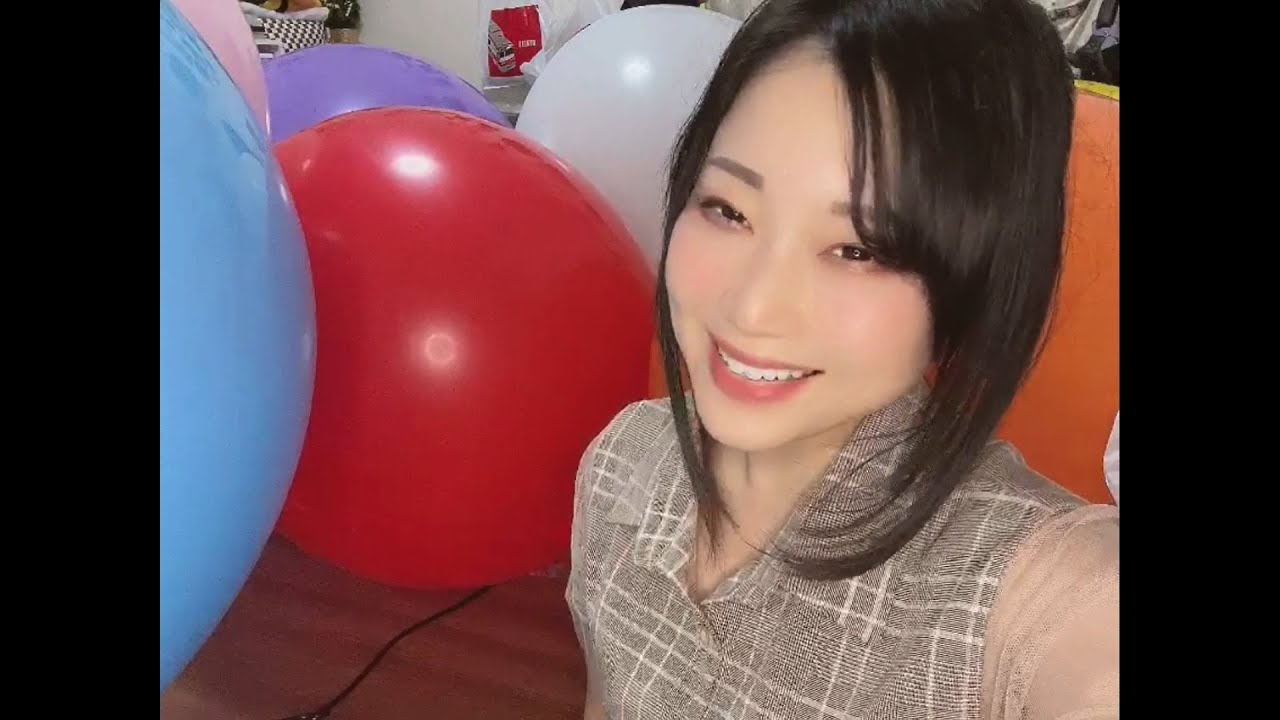 【🎈ふうせん🎈女】95cmの巨大風船で部屋を埋め尽くしてみたっ✦✦【世界一ふうせんの匂いがスコ！！！！！】