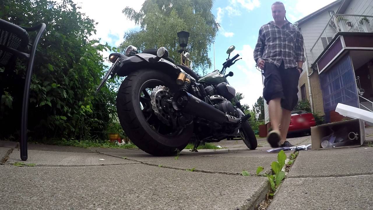 YAMAHA BOLT XV950 stock exhaust vs. Akrapovic