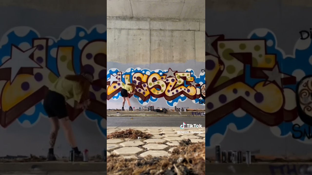 Graffiti girl