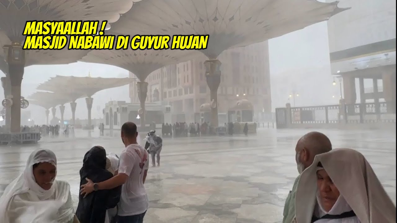 MASYALLAH ! MASJID NABAWI DI GUYUR HUJAN