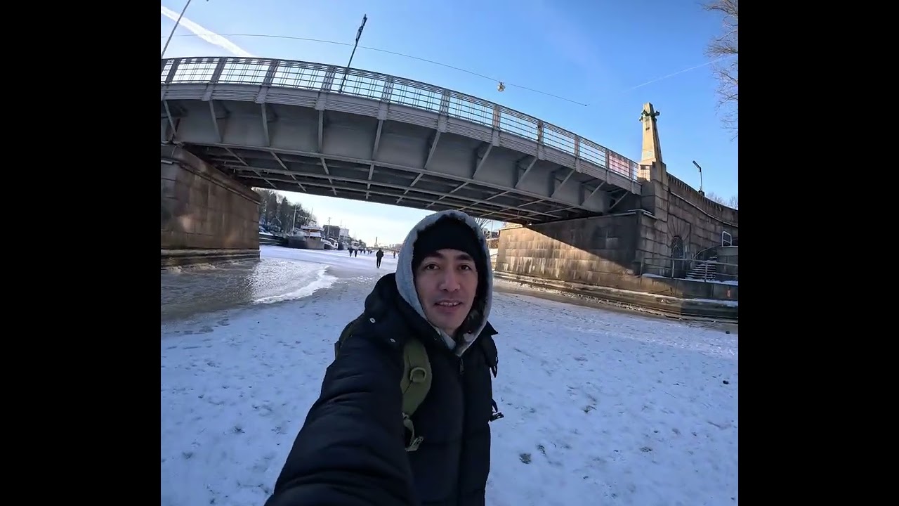 Frozen...  Aura river in the oldest city of Finland....
