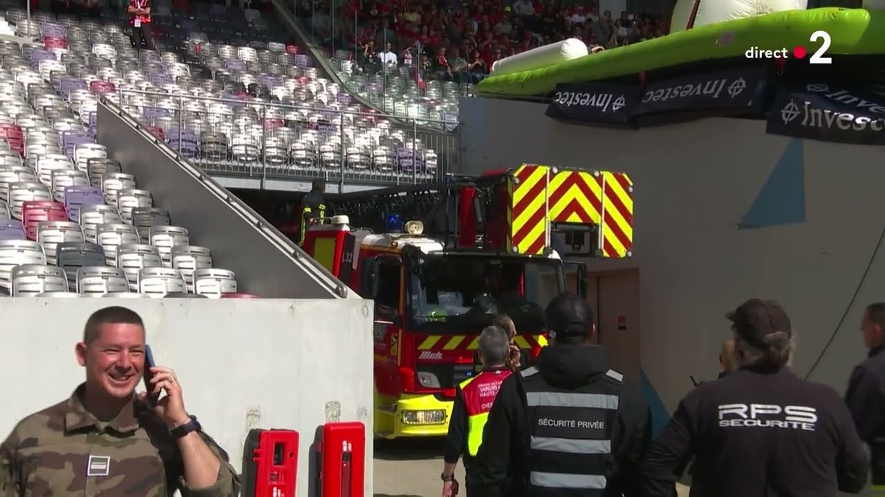 Parachutist hanging in the air, his chute stuck to a stadium roof (Toulouse v Sale Sharks 2025)