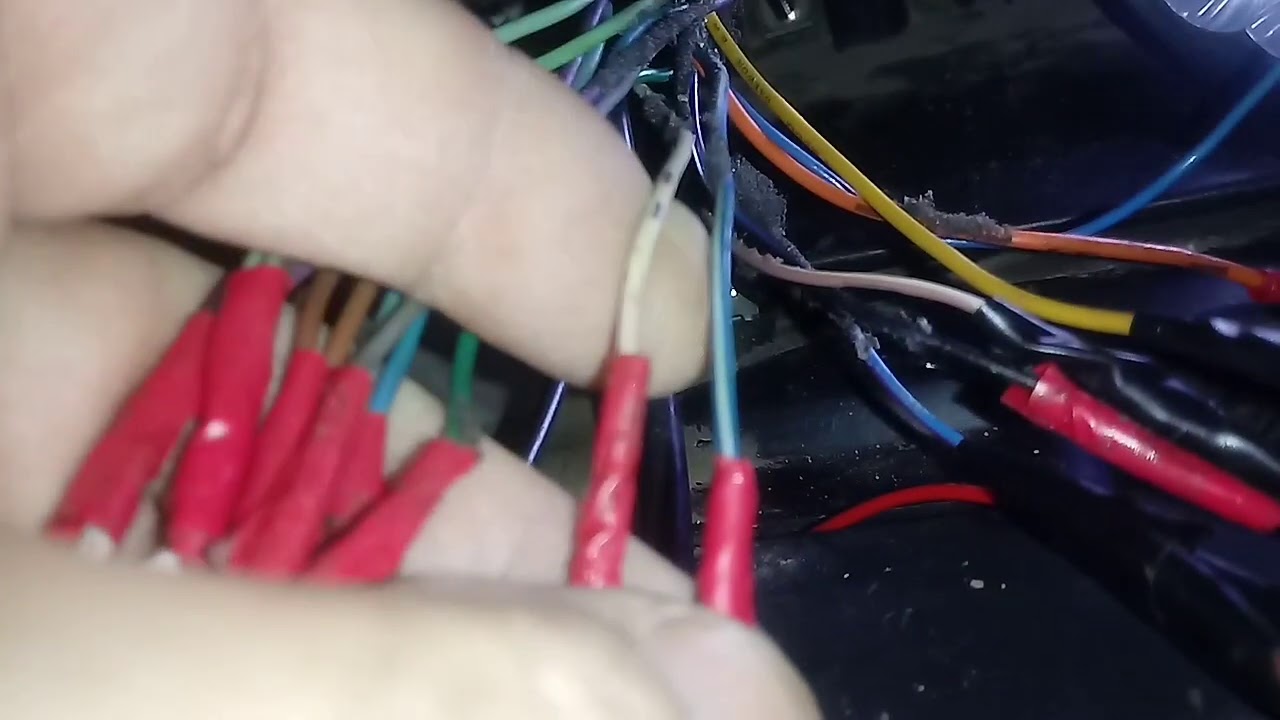 Identificado los cables de radio original Chevrolet vivant. Para conectar la radio 7010b.