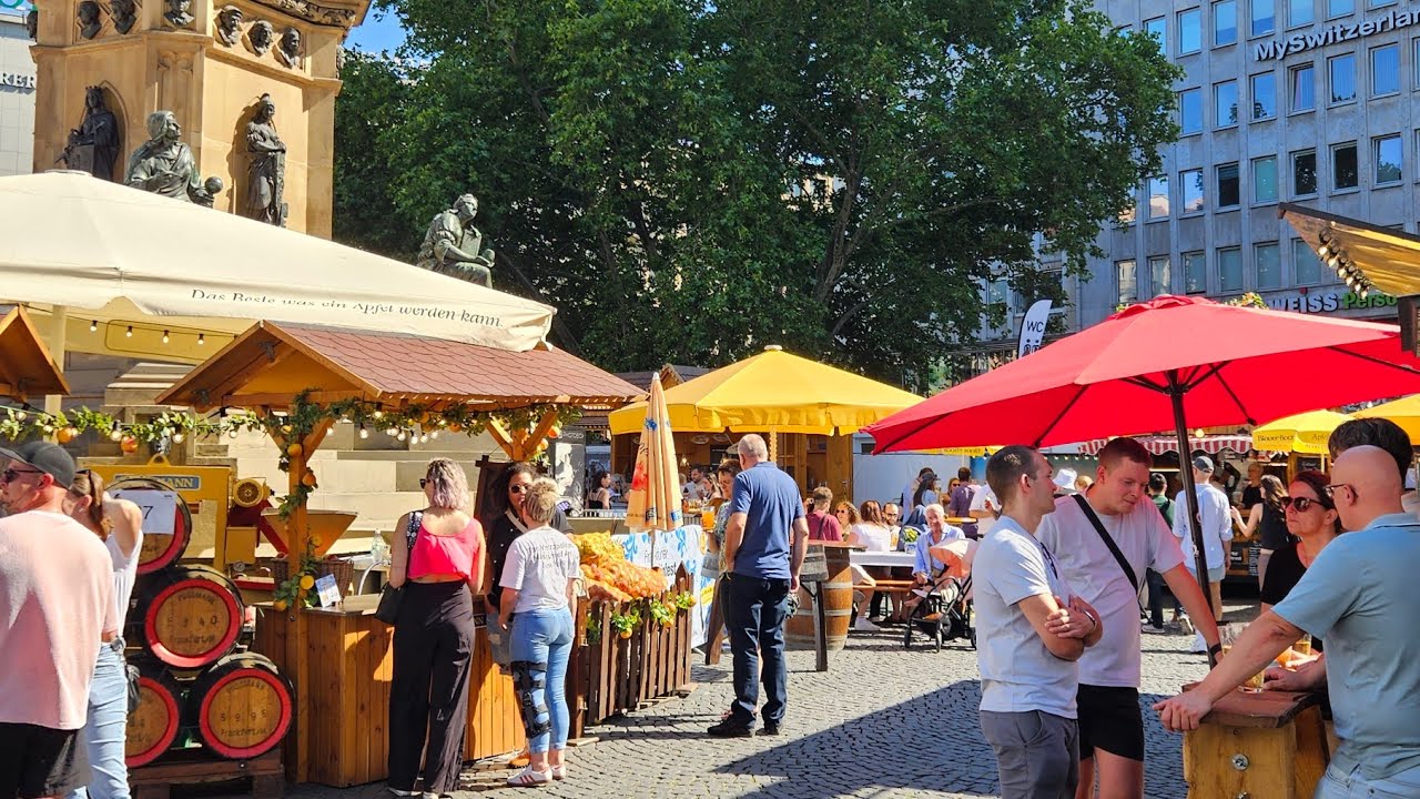 FRANKFURT/GERMANY/Frankfurt Apple Wine Festival Walking Tour/Rossmarkt