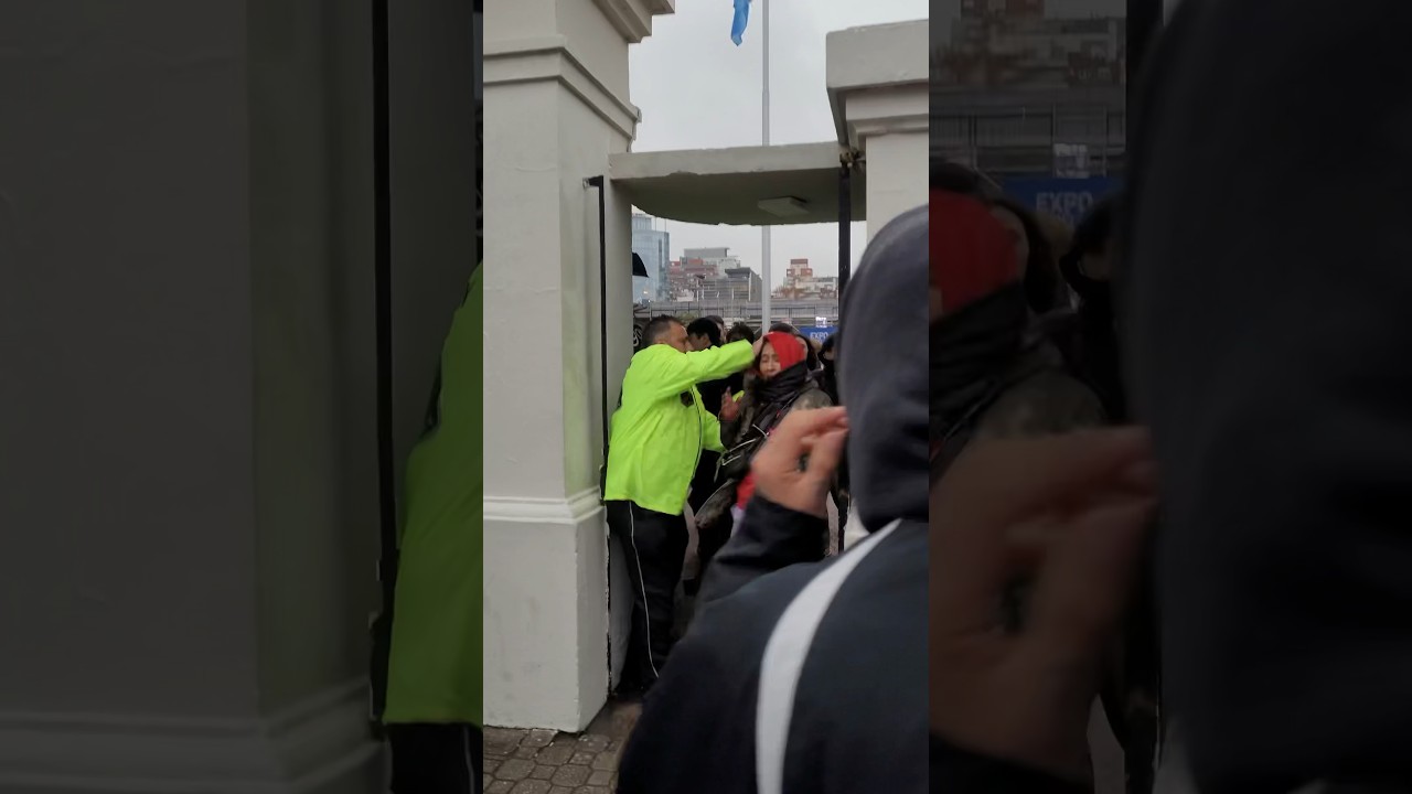 Violentos de la rural nos golpean a veganos por defender a los animales #exporural2024 #vegan