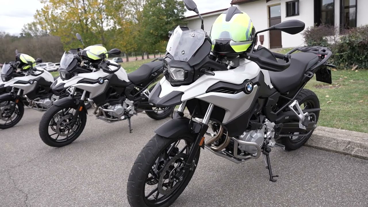 Upravi saobraćajne policije uručeno 10  patrolnih i 15 motocikala bez spolјnih obeležja policije