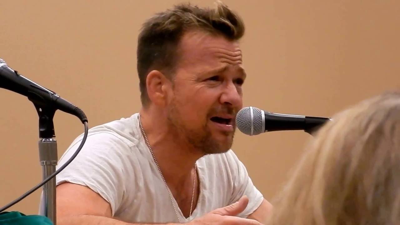 Sean Patrick Flanery does Irish accent for fans (Boondock Saints)