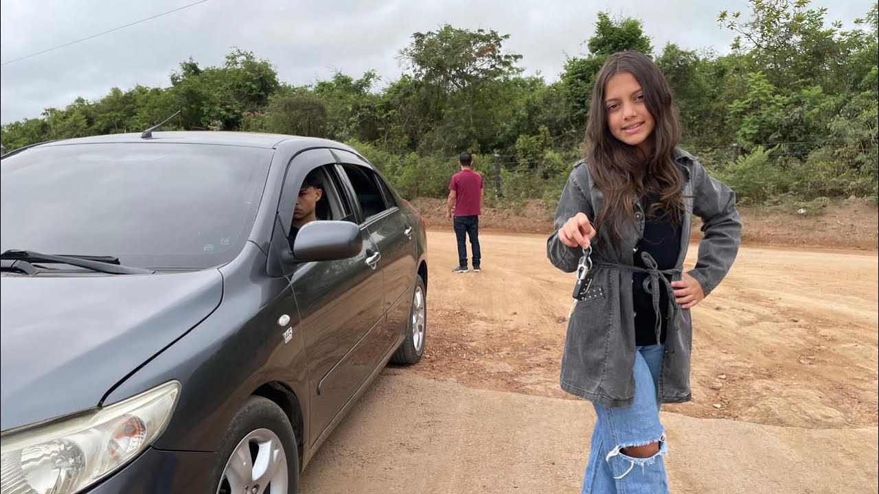 O que ela fez dentro do carro salvou sua própria vida 😱😨