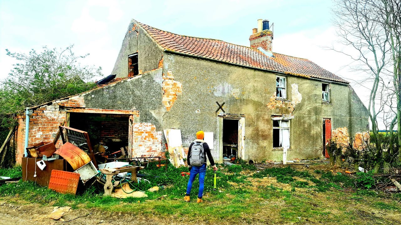 Exploring Abandoned Bush Farm & Machinery - Lincolnshire - Abandoned Places | Abandoned Places UK