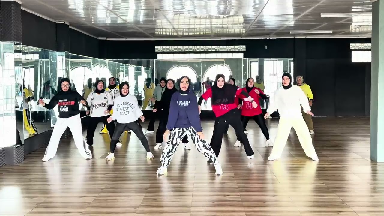 TURN THE NIGHT UP | DADDY YANKEE | ZUMBA | Choreo ZIN NOVIMEGA