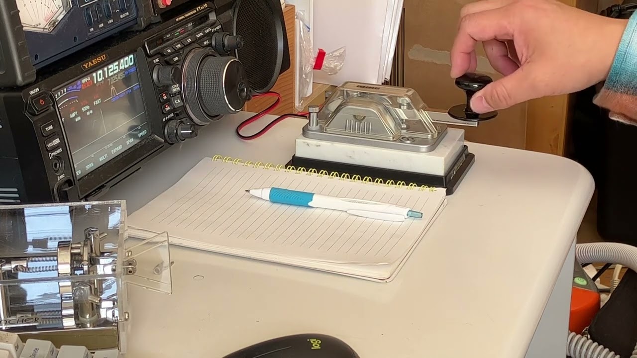 縦振り電鍵での電信による交信