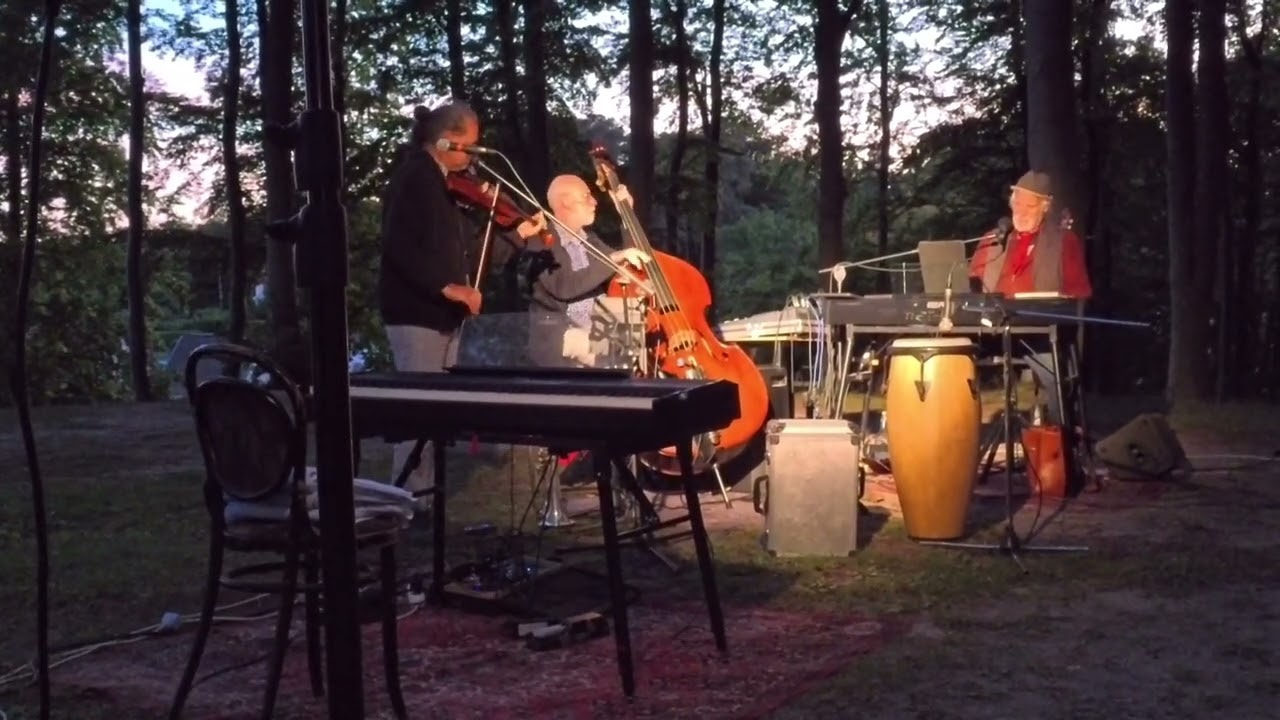 Thomas Putensen und sein Ensemble auf dem Friedensberg im Ostseebad Sellin - Der Optimist