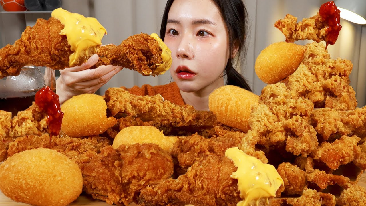바삭한 BBQ 황금올리브 체다치즈소스에 듬뿍 찍어 먹기! 치킨 먹방🍗 닭껍질, 치즈볼까지 Super crispy fried chicken Mukbang ASMR