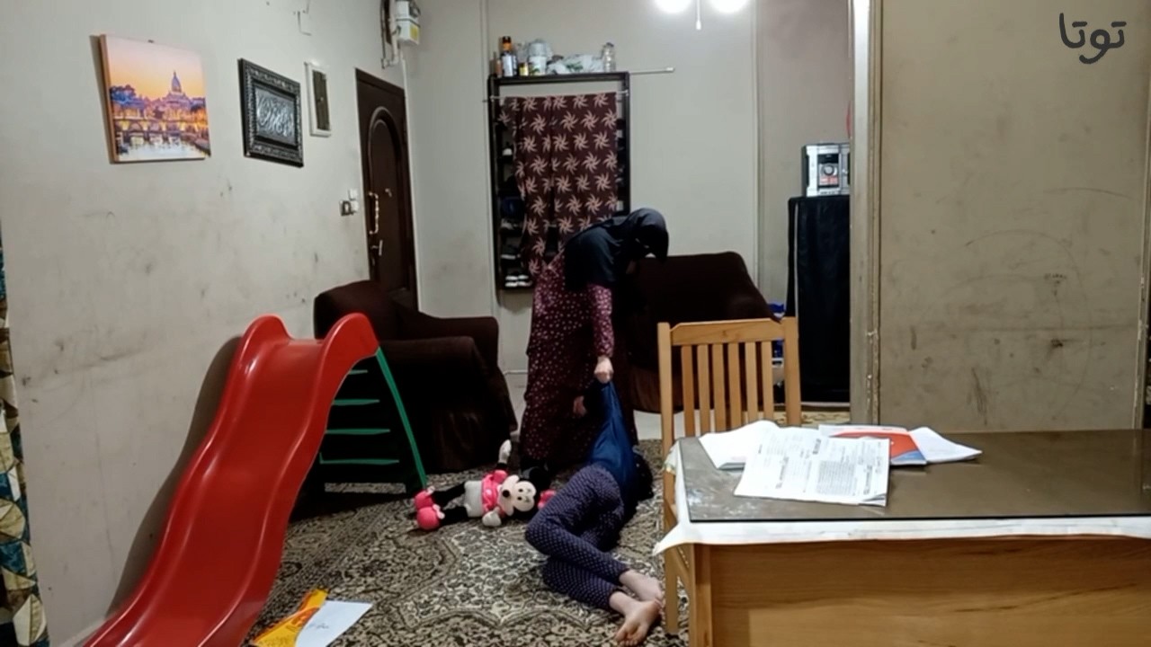 نور اغم عليها مقلب.  في توتا