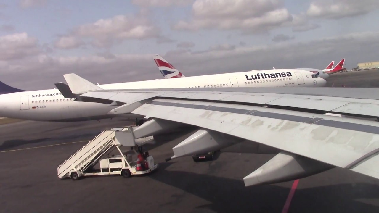 TAP Air Portugal Airbus A340-300 old bird take off from Luanda!